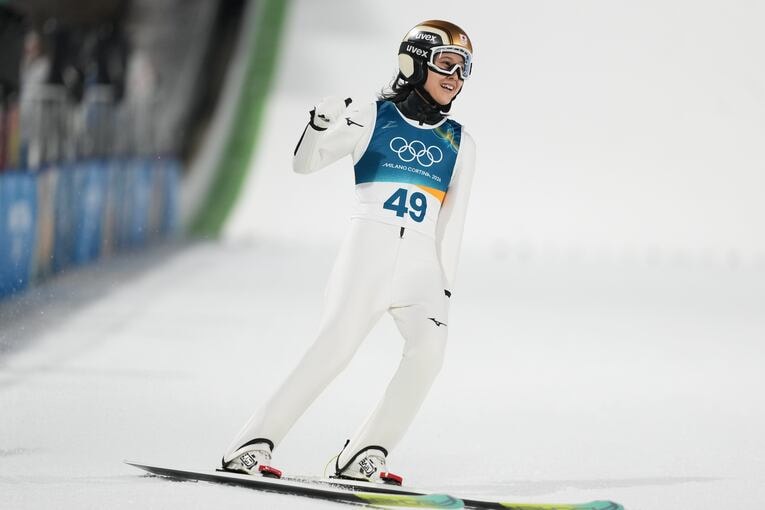 ミラノ・コルティナ五輪女子ノーマルヒルの現地写真【スワイプするとそのほかの写真もご覧になれます】　©Tsutomu Kishimoto／JMPA