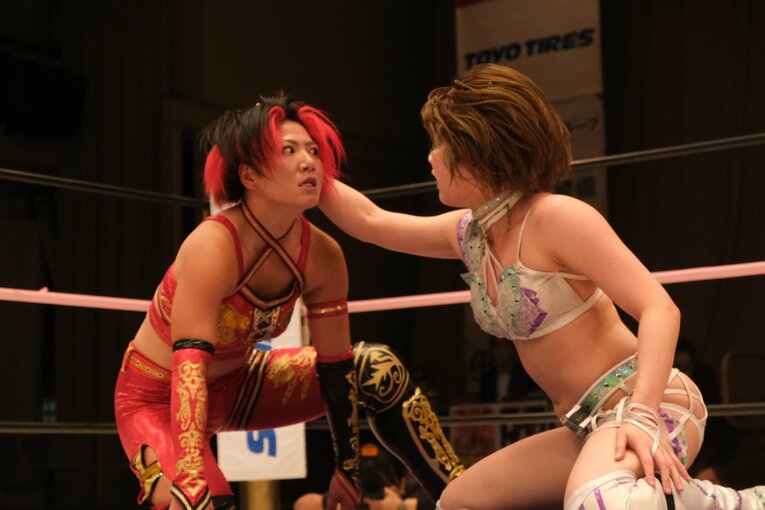 水着グラビアも披露のアイドル路線から急転換…素顔は“オラオラ”、スターダムのベルトも獲得した岩田美香の渇望「総合格闘技かキックにも」(103)