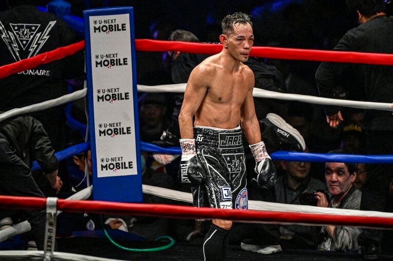 堤聖也vs.ノニト・ドネア。12月17日、両国国技館　©Takuya Sugiyama