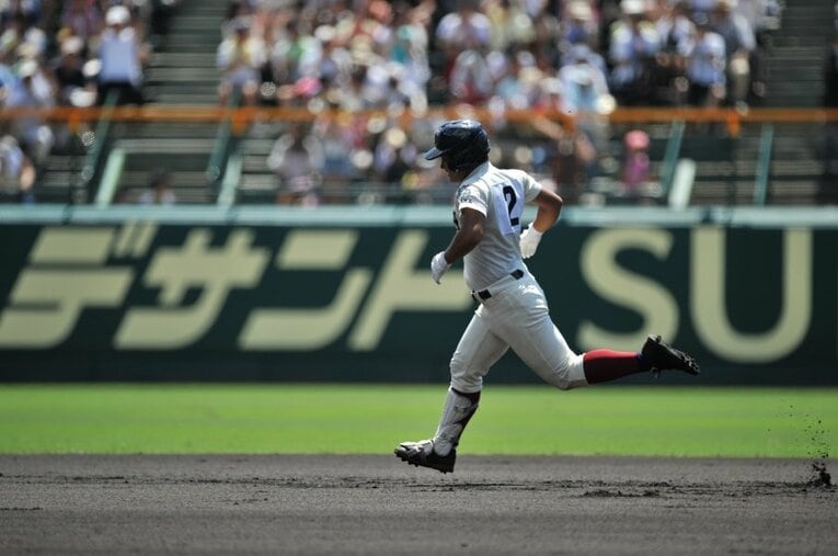 甲子園を走る姿は貫禄たっぷり ／ photograph by Hideki Sugiyama