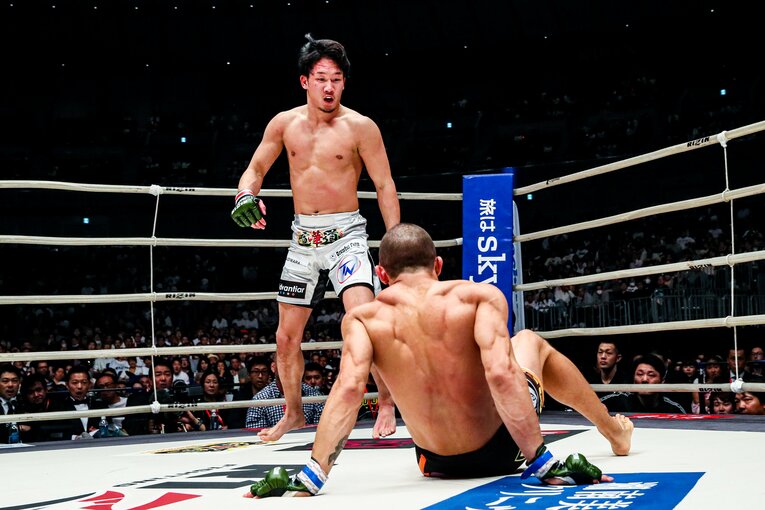 打撃の攻防でグスタボに尻餅をつかせる場面も　©RIZIN FF Susumu Nagao