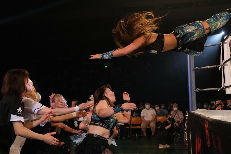 「ビューティ・ペアを超える」スターダム中野たむ＆なつぽいが目指す“女子プロレスの王道”「夢は武道館で単独ライブ」(41)