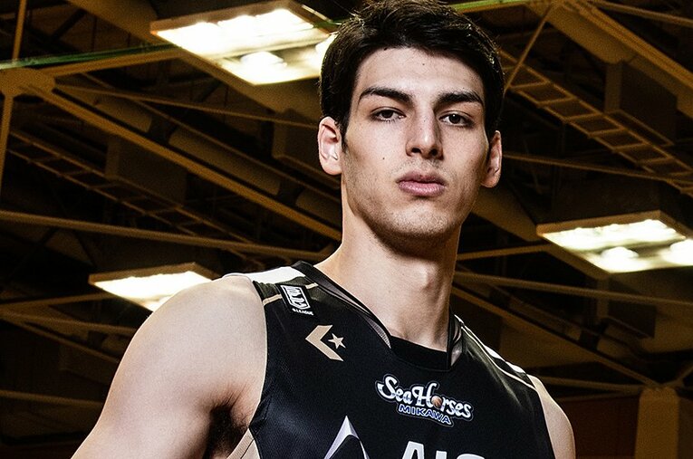 10月3日の開幕戦から先発起用されるなど、期待を集めるシェーファー。外国籍選手と互角に闘える日本人ビッグマンを目指す ／ photograph by Keiichiro Natsume