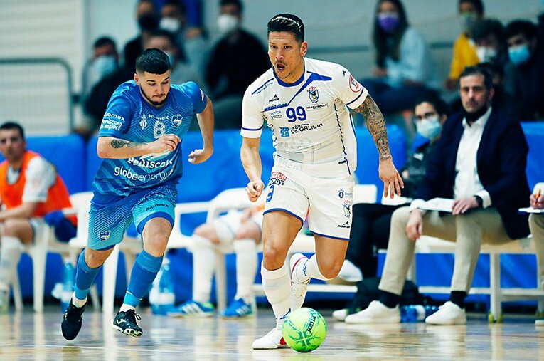 42歳の森岡薫に、W杯メンバー入りの吉報は届くのだろうか ／ photograph by Daisuke Nakashima