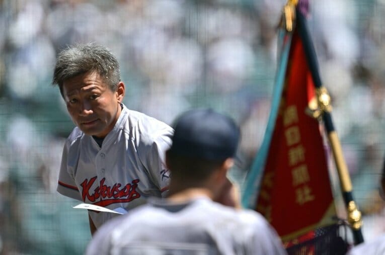 京都国際を率いる小牧憲継監督（41歳） ／ photograph by Hideki Sugiyama