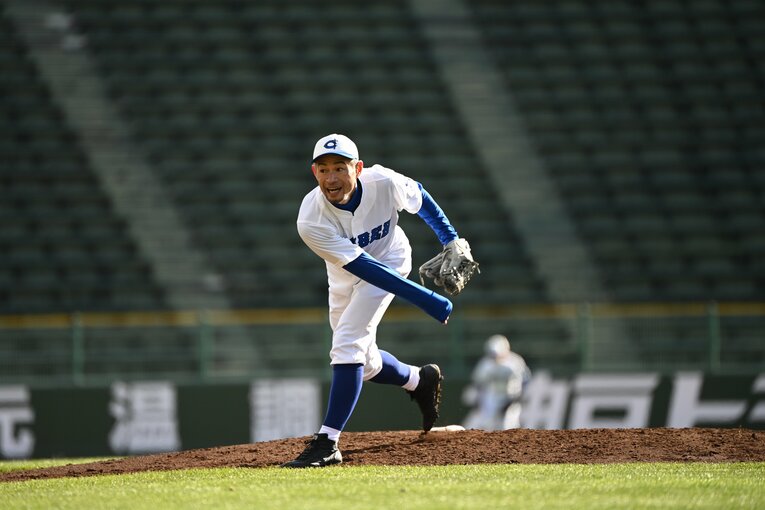 昨年12月18日、女子高校野球選抜を相手にピッチャーを務め、9回を147球で完封　©Naoya Sanuki
