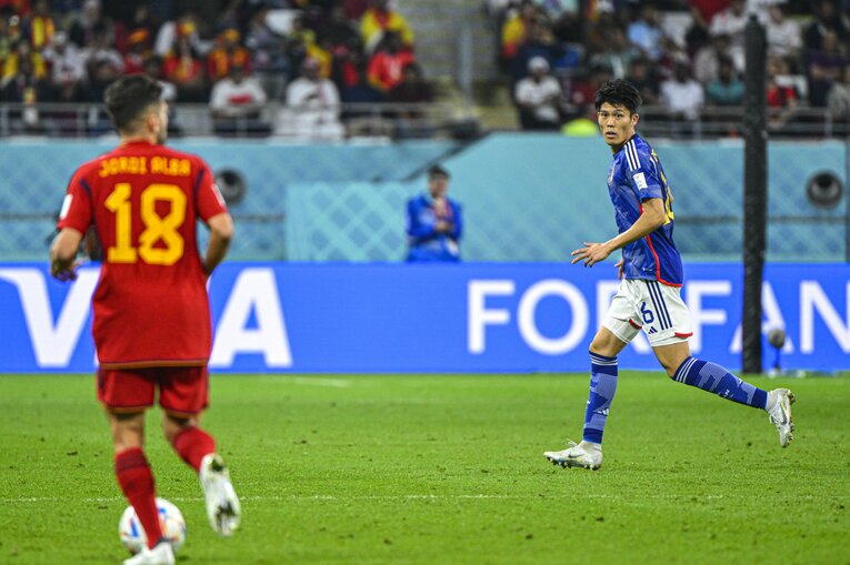 カタールW杯スペイン戦の冨安　©Takuya Sugiyama/JMPA