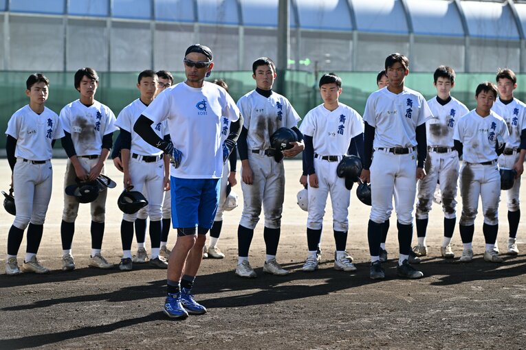 都立新宿高校を訪れ、指導したイチロー　©Naoya Sanuki