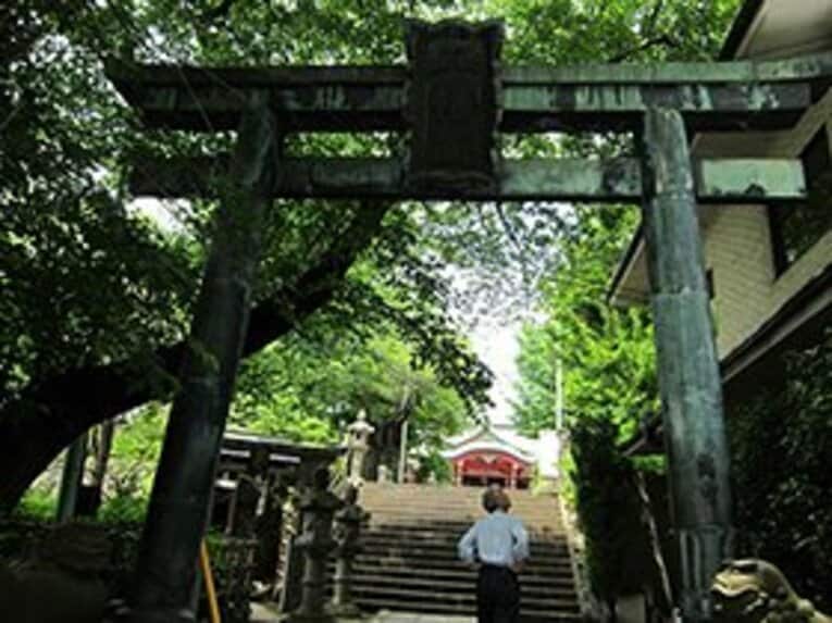 たたずまいは穏やかだが、そこに立つ慰霊碑があまりにも意味深すぎる。