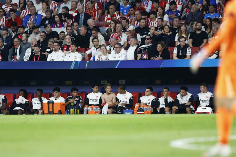 「ドウアンを撮りに来たんだろ？」CL大量失点に少しイラ立った後のブラジル撃破「僕がWBにいたままで」万能の日本代表MF堂安律は欧州でも評判(8)