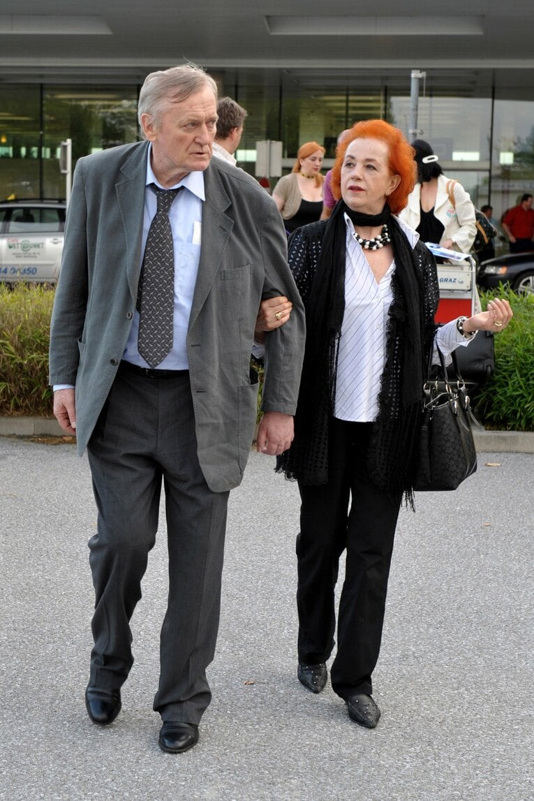 2007年にオシムが脳梗塞で倒れて以降、アシマ夫人は文字通り献身的に夫を支え続けた