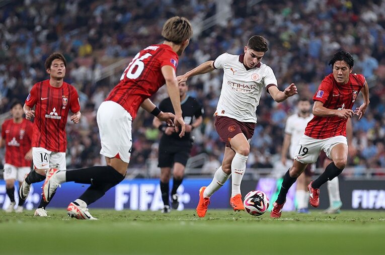 マンチェスター・シティ相手に完敗を味わった浦和レッズ。クラブ全体として教訓とすべきこととは ／ photograph by  Lars Baron-FIFA/Getty Images