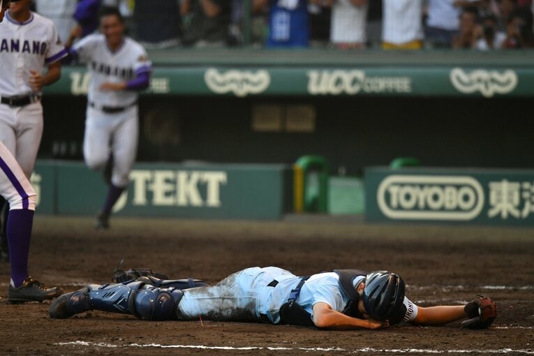 【コマ送りで見る】第100回大会、語り継がれる甲子園の名場面「９回無死満塁から２ランスクイズの決定的瞬間を振り返る　©Hideki Sugiyama