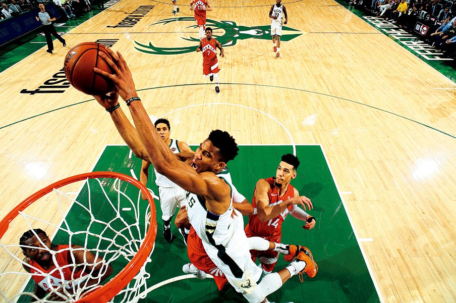 <NBA2018-2019>アデトクンボ「天国の父に捧ぐMVP」<Number Web> photograph by Getty Images