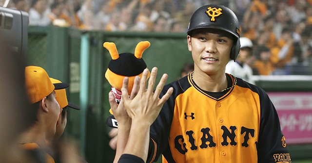 坂本勇人選手【10シリ！】【チームカラー！】 坂本勇人選手 10シリ 読売ジャイアンツ topps NPB 2025 - メルカリ