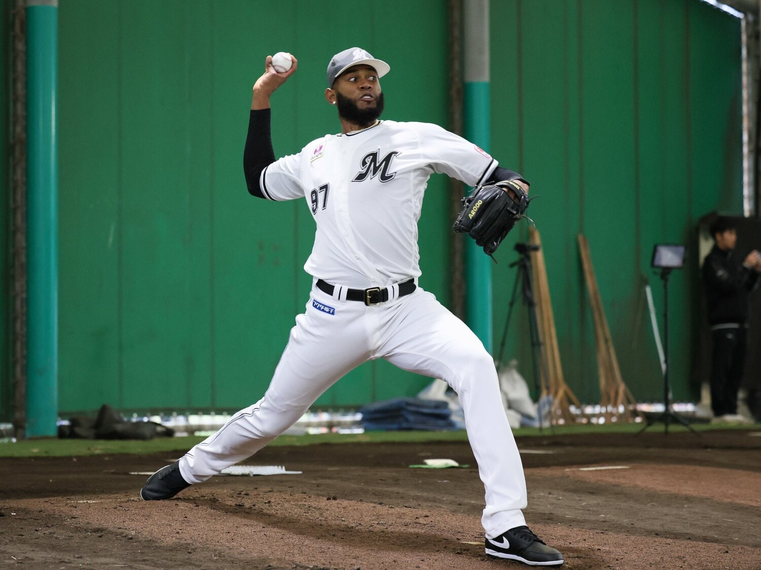 ロッテのゲレーロ。見るからに大きいが203cmある　©JIJI PRESS