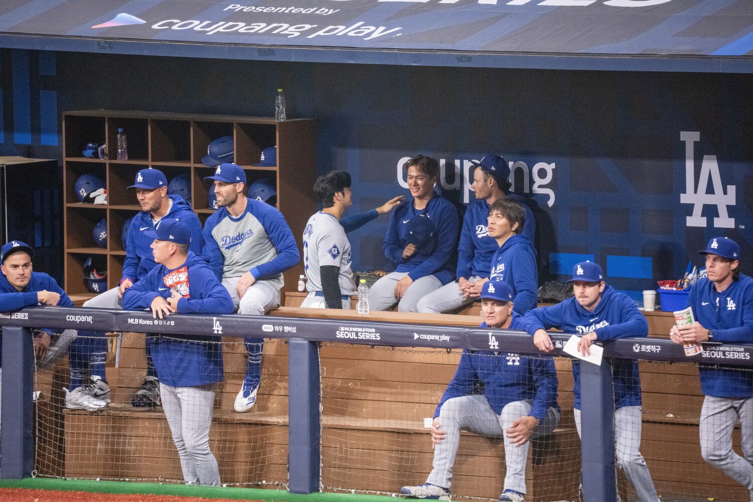 開幕戦20日のベンチの様子。水原一平通訳の姿も見られる ©Nanae Suzuki