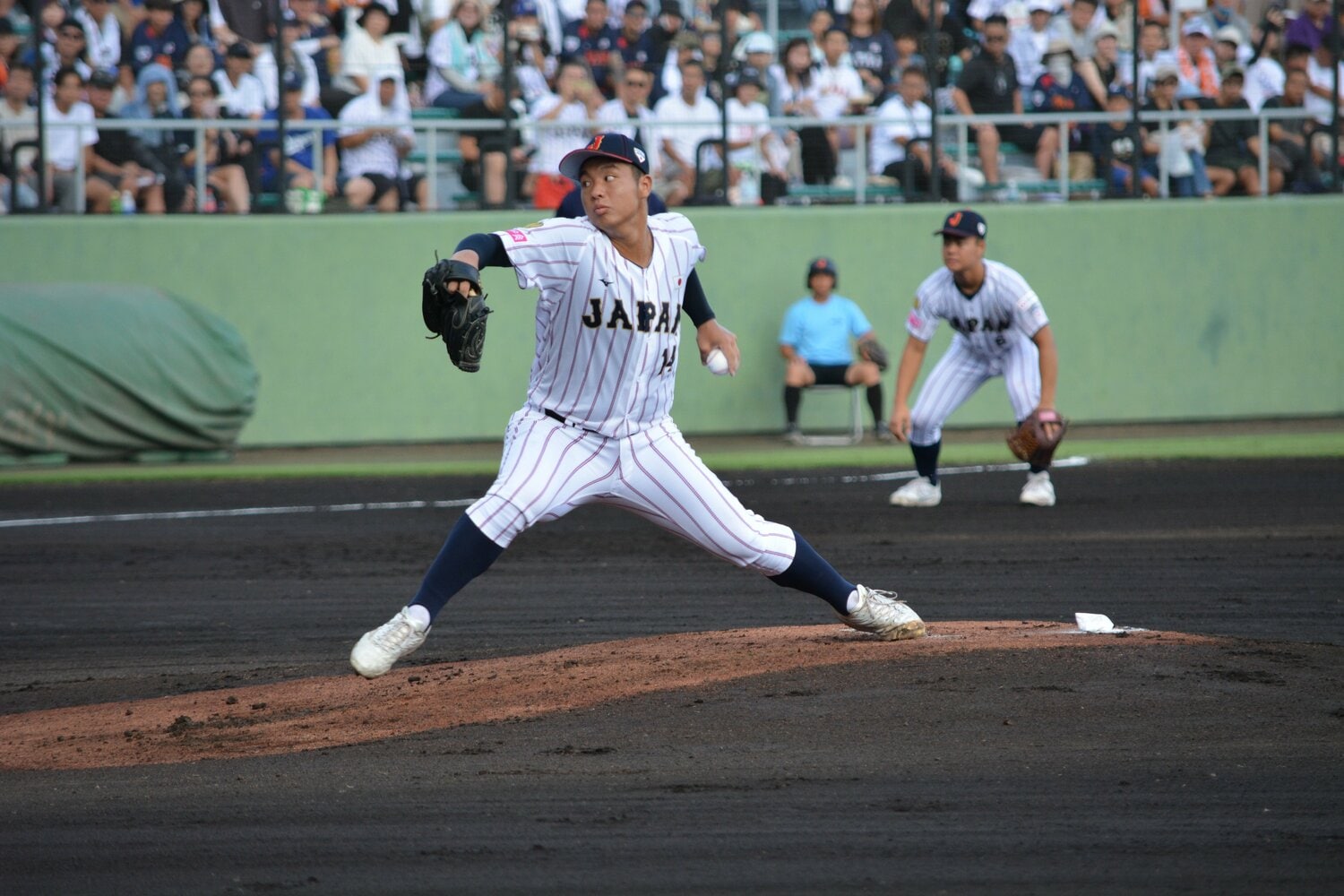 アメリカとの決勝戦で力投する末吉良丞　©Takarin Matsunaga