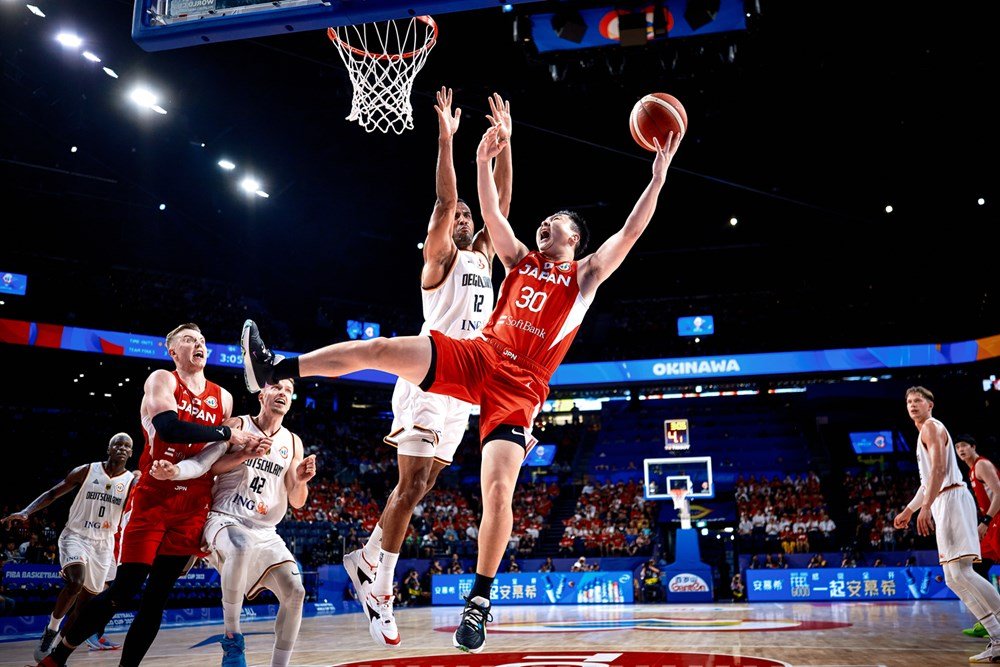 ドイツ戦は厳しいディフェンスを受けた富永　©FIBA