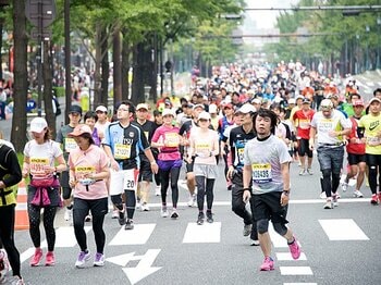＜マラソン＞ 10.30“大阪マラソン”をランニング初心者が走ってみた。（後編）＜Number Web＞ photograph by Sports Graphic Number