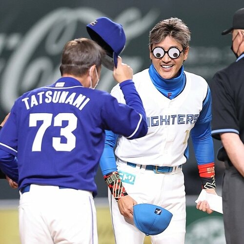 当時物レア 西崎 幸広 日本ハムファイターズ ファイトくんバッチ 21 珍品 当時物レア 西崎 幸広 日本ハムファイターズ ファイトくんバッチ