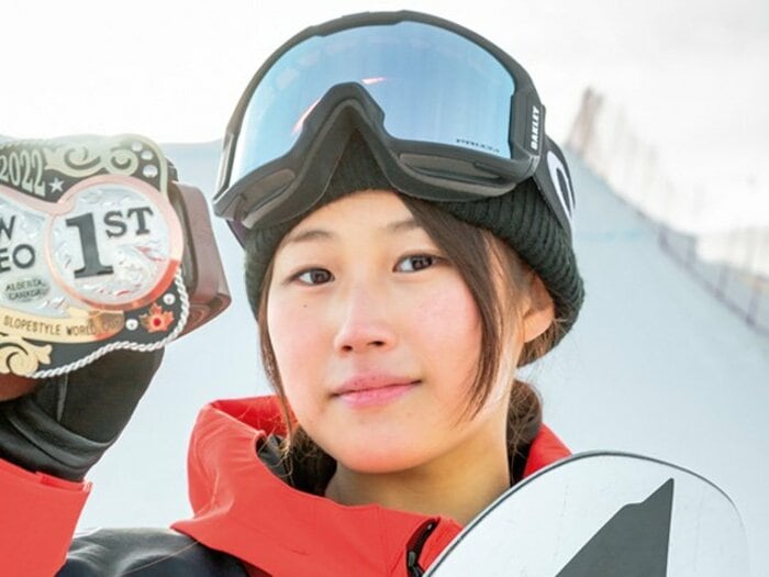 《日本女子最年少メダリスト誕生！》「全然JKらしいことはできてないんですけど…」スノボ村瀬心椛17歳が語っていた“一番やりたいこと”＜Number Web＞ photograph by Lee Ponzio