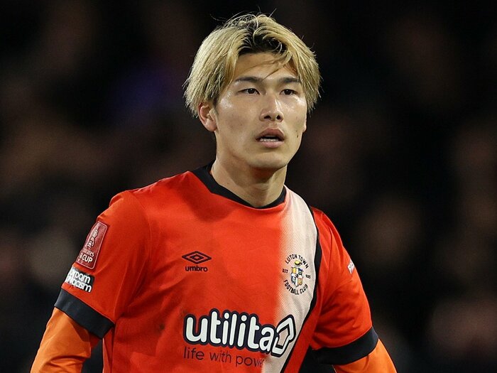 「ハシッ！」橋岡大樹24歳、取材中にチームメイトが…ルートンですでに愛される“プレミア第4の日本人”が語った「遠藤（航）さんがどれだけスゴいか」＜Number Web＞ photograph by Getty Images