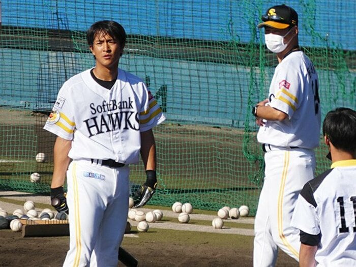 「打率10割打てば、悩まなくて済む」求道者たる柳町達はホークス外野陣“残り1枠”をつかめるか〈長谷川コーチが“後継者”に指名〉＜Number Web＞ photograph by Kotaro Tajiri