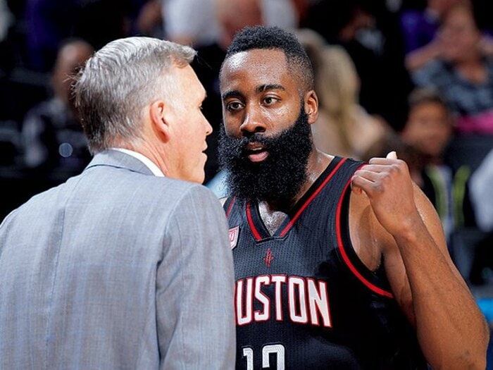 “名スコアラー”ハーデンを司令塔に変えたHCの妙案。~PGへのコンバートで、一躍NBA屈指のスターに~<Number Web> photograph by Getty Images