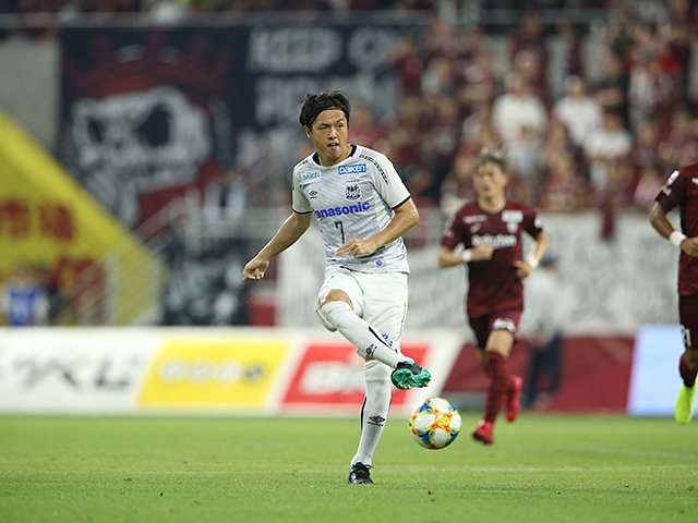 遠藤保仁、公式戦1000試合出場。定位置を失っても新たな輝き方。 - J