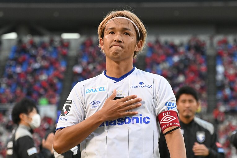 キャプテンマークを巻いた宇佐美貴史