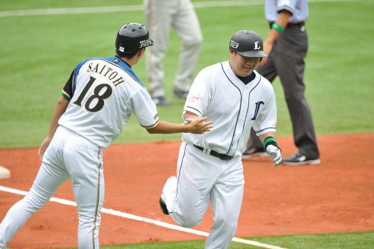 「サンペイ、三振してもいいからさ」“おかわりくん”ブレイク前夜の西武・中村剛也を救った言葉《祝・史上14人目の450本塁打》(43)