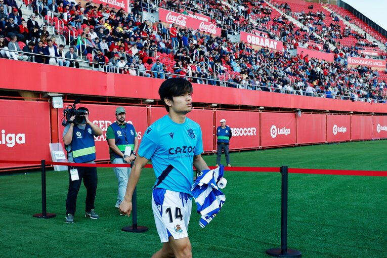 「クボは好きだよ。いつか…」古巣少年ファンが愛する久保建英21歳「マジョルカ帰還で大拍手→元戦友とハグ」を撮って感じたこと(7)