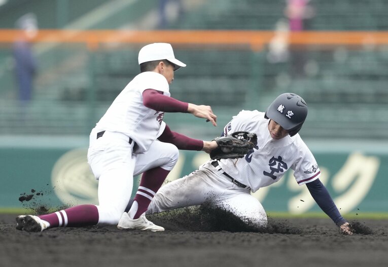 二盗を決めるなど守備走塁ともに甲子園で躍動した日本航空石川・北岡　©Sankei Shimbun
