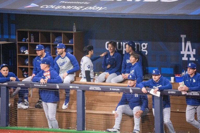 開幕戦20日のベンチの様子。水原一平通訳の姿も見られる ©Nanae Suzuki