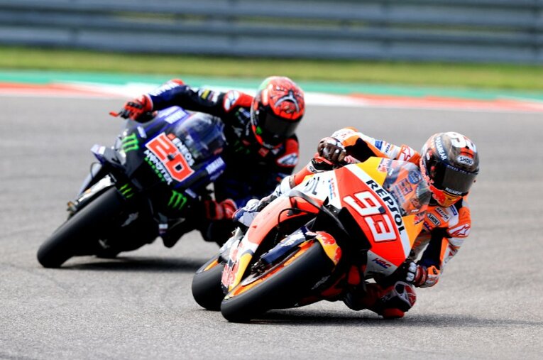 現在のポイントリーダーであるクアルタラロ（左）に4秒以上の差をつけて勝利し、復調ぶりを見せつけたマルケス ／ photograph by Satoshi Endo