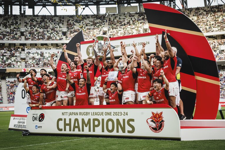 歓喜する東芝ブレイブルーパス東京　©︎Kiichi Matsumoto