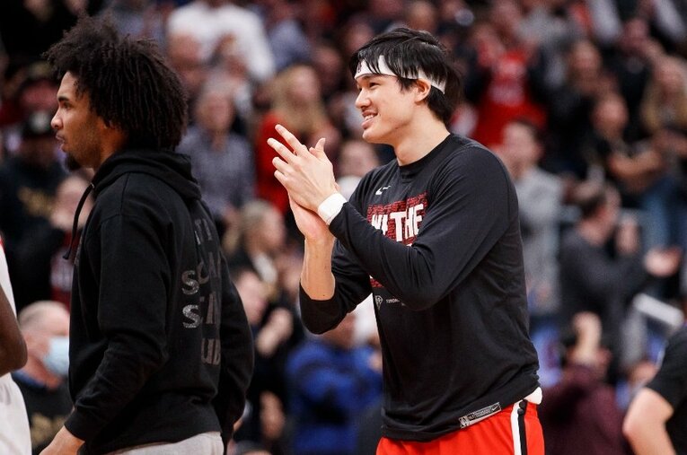 開幕ロスター入り、ローテーション外、プレーオフ出場とさまざまな経験をしたラプターズ渡邊雄太。シーズン終了の会見では、来季へ抱負も語った ／ photograph by Getty Images