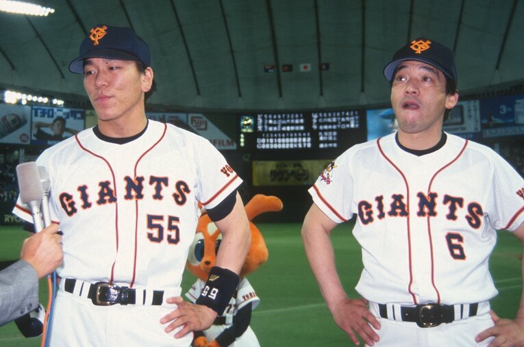 1996年シーズン、巨人4番の座を争った落合博満（当時42歳）と松井秀喜（当時21歳） ／ photograph by ベースボール・マガジン社