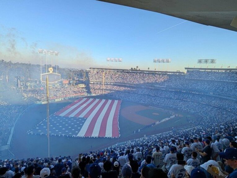 試合前のセレモニー、球場のボルテージも最高潮　©Aki