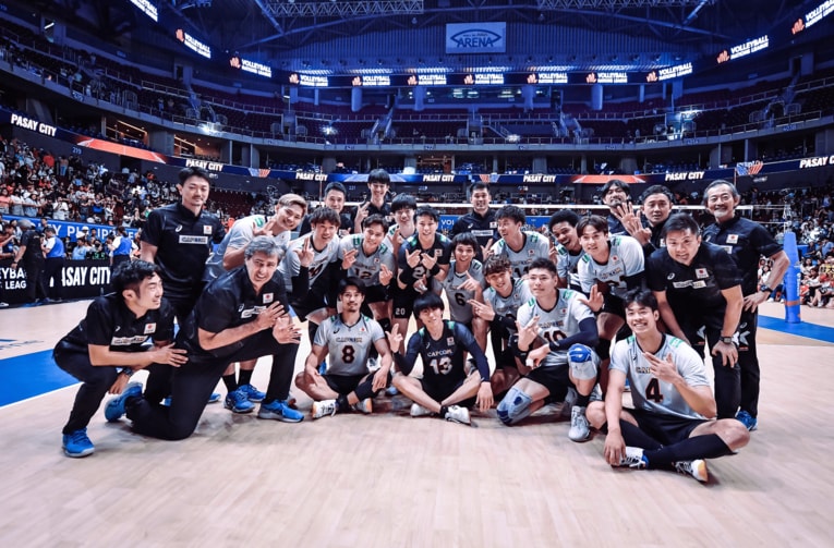 男子バレーボール日本代表（NVL中国戦）　©︎FIVB