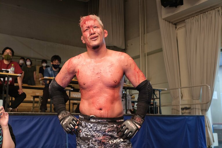 「デスマッチ・イズ・マイライフ」妻の急死を乗り越えた“クレイジー・キッド”竹田誠志の決意「蛍光灯やカミソリで傷つけ…でもそれが生きがい」(28)