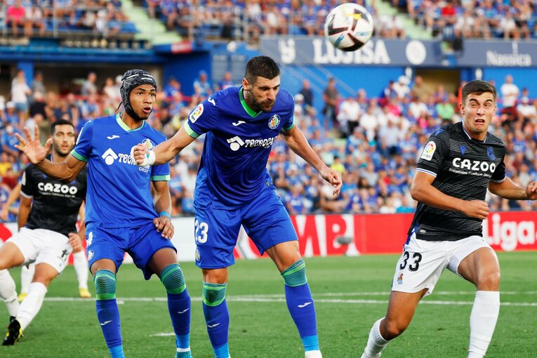 久保建英は「シルバらと共存・連動」が今のソシエダで最適解か　マンU戦勝利から中2日→“トップ下で迷った”古巣戦を撮って気づいたこと(33)