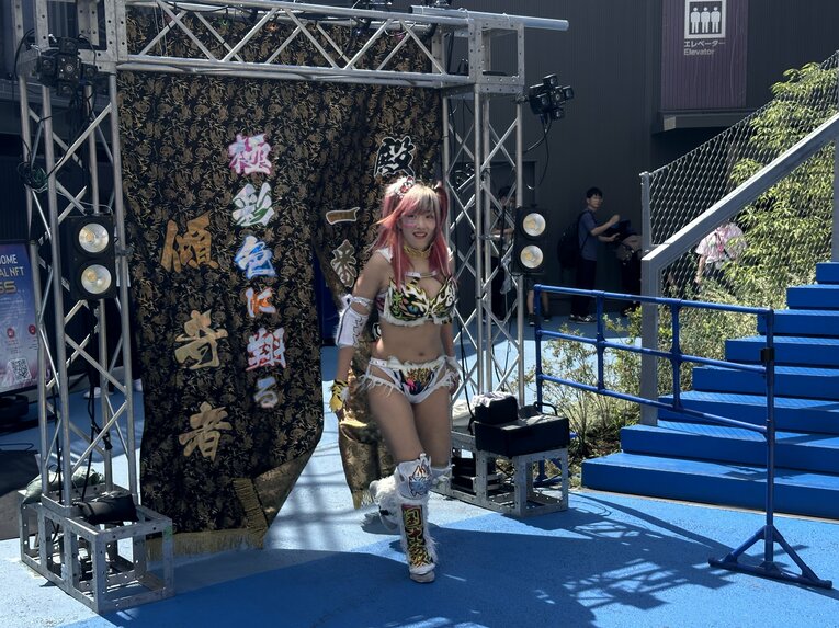 「1600万円の赤字」からウナギ・サヤカが再出発…まさかのドーム屋外興行で見えた“らしさ”「（これまでは）ちょっと無理してた」「見たか朝倉未来！」(10)