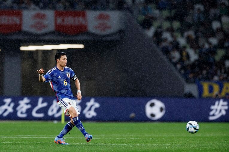 3月シリーズ、ウルグアイ戦で遠藤はキャプテンマークを巻いた　©Kiichi Matsumoto/JMPA