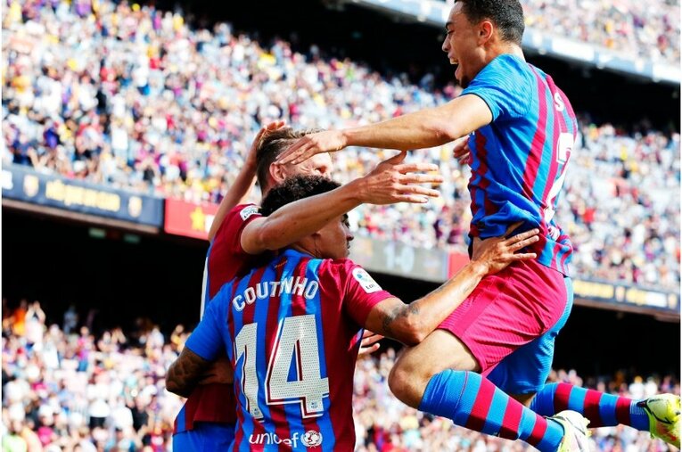 「PSGメッシ」の初得点と“FKの壁で寝転び”、ネイマールとの友情を撮った… 18歳のバルサ新10番ファティも復活〈激写〉(9)