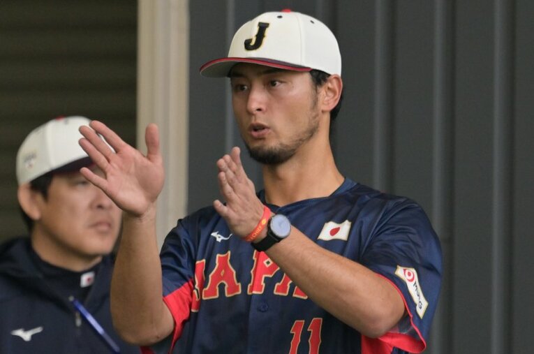 WBC侍ジャパン合宿からチームメイトに様々なアドバイスを送っていたダルビッシュ有。その姿勢は東北高校時代から貫かれていたようだ ／ photograph by Hideki Sugiyama