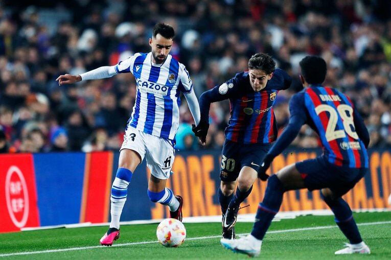 「クボのことは知ってるよ」バルササポに久保建英が笑顔で… 放送なしが惜しい「名手ブスケッツが声を荒げた」鮮烈プレー〈現地撮影〉(25)