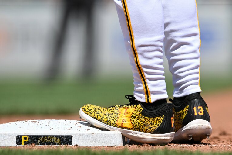 ケブライアン・ヘイズ（パイレーツ）が履くニューバランスのスパイク　©Getty Images