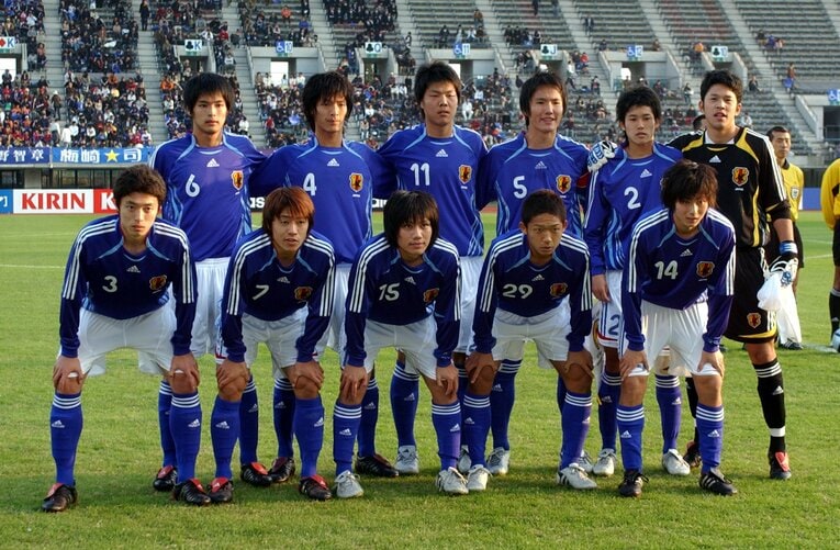 内田篤人や槙野智章らともにU-18日本代表としてAFCユース選手権に出場した秋元陽太（後列右）　©︎Takamoto Tokuhara/AFLO